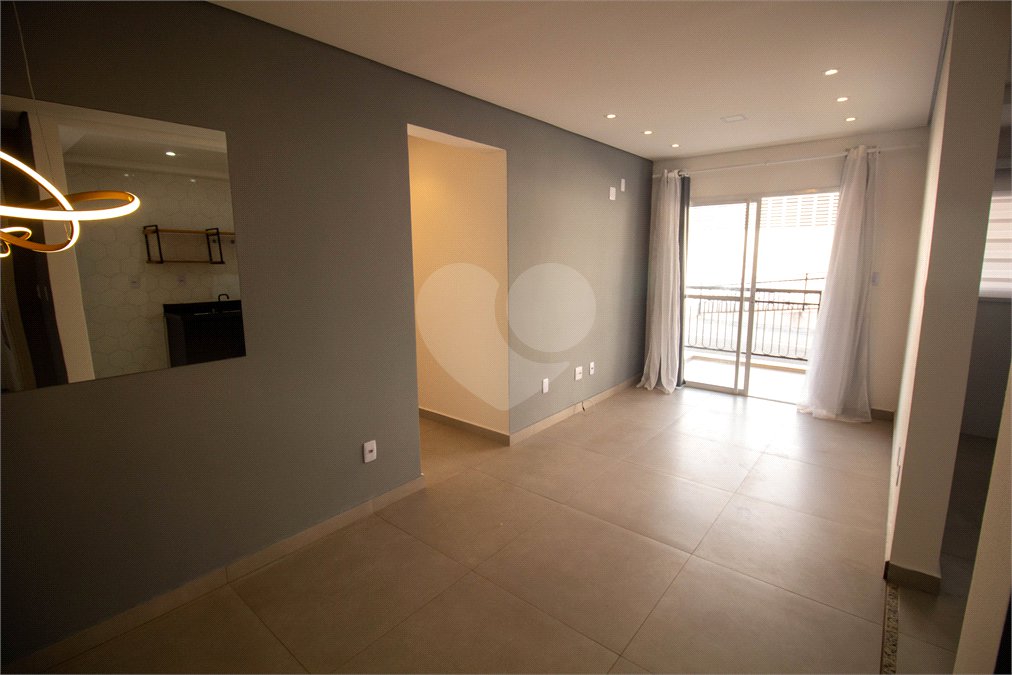 Apartamento à venda com 3 quartos, sendo 1 suíte, em Bairro do Cambará, São Roque, SP