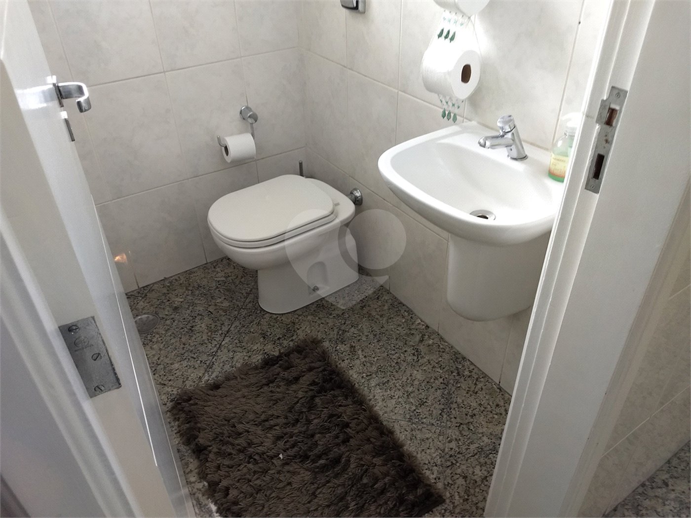 Casa Térrea à venda ou para alugar com 4 suítes em Horto, São Paulo, SP