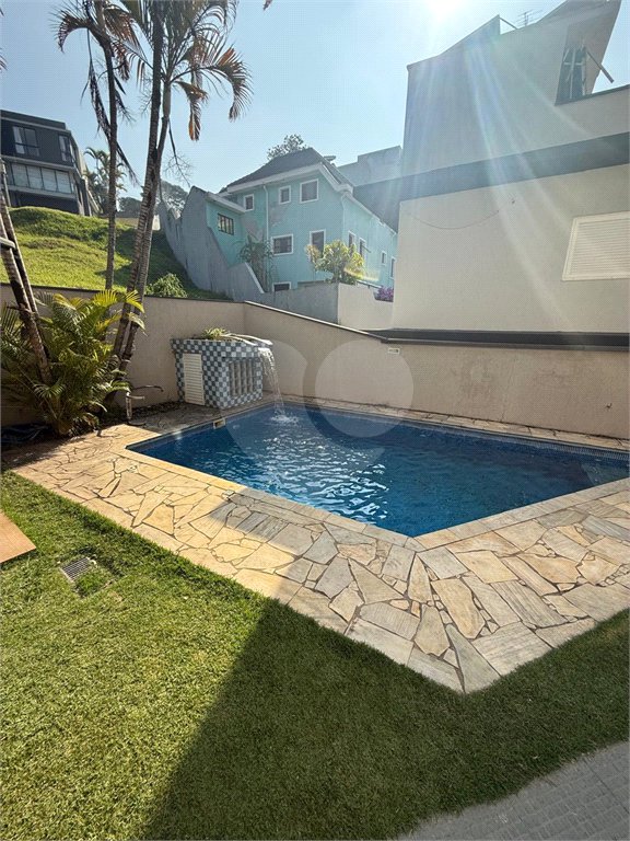 Casa à venda com 4 quartos, sendo 2 suítes,  no condomínio Arujá 5, Arujá - SP