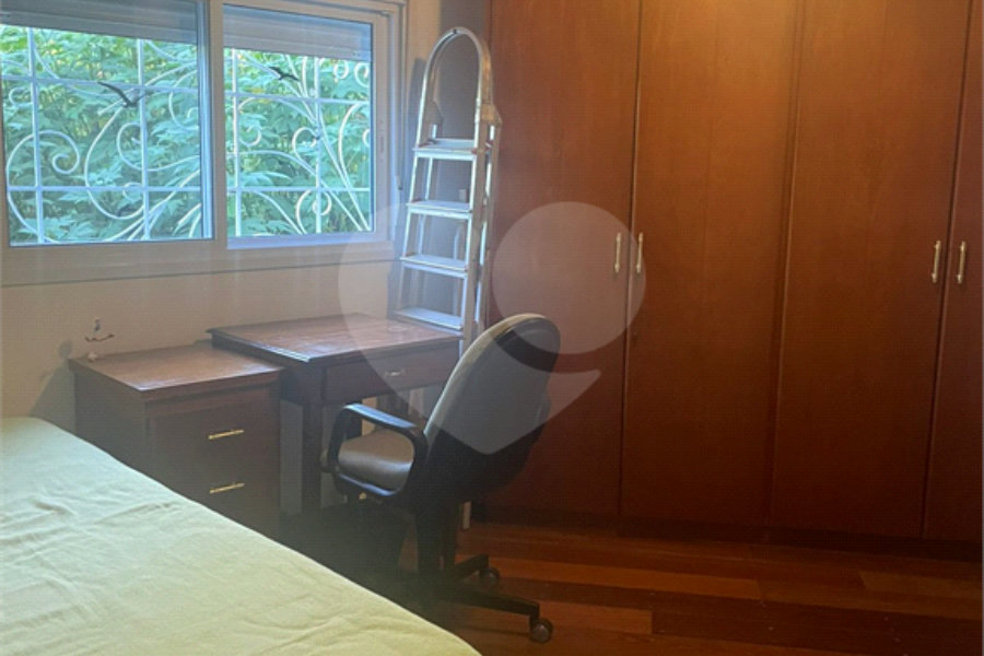 Sobrado à venda com 3 suítes em Horto, São Paulo, SP