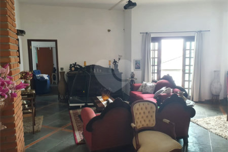 Casa à venda com 4 quartos, sendo 2 suítes,  em Mogi Moderno, Mogi das Cruzes, SP