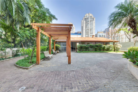 Apartamento à venda com 4 quartos, sendo 1 suíte, em Alto da Boa Vista, São Paulo, SP