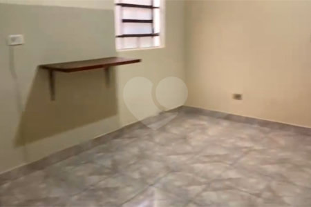 Casa à venda com 3 quartos, sendo 1 suíte,  no Centro, Salto, SP