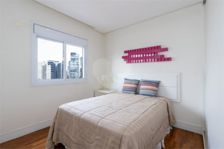 Apartamento à venda com 3 suítes em Vila Nova Conceição, São Paulo, SP