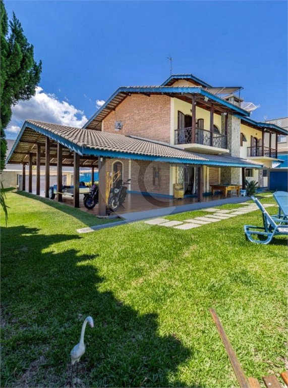 Casa com 6 Quartos e 8 banheiros à Venda, 1500 m² de Terreno em Atibaia/SP