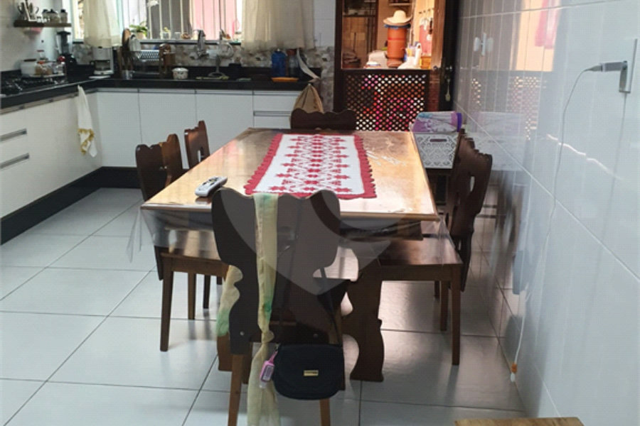 Sobrado à venda com 3 quartos, sendo 1 suíte, em Tremembé, São Paulo, SP