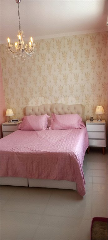 Casa à venda com 3 quartos, sendo 1 suíte, no condomínio Caruatinga, Atibaia - SP
