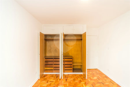 Apartamento à venda com 3 quartos, sendo 1 suíte, em Itaim Bibi, São Paulo, SP