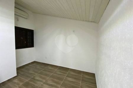 Sobrado à venda com 3 quartos, sendo 1 suíte, em Vila dos Remédios, São Paulo, SP