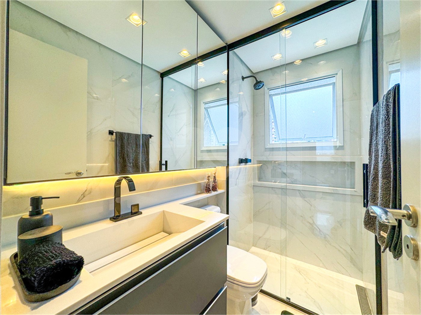 Apartamento à venda com 3 quartos, sendo 1 suíte, em Vila Suzana, São Paulo, SP