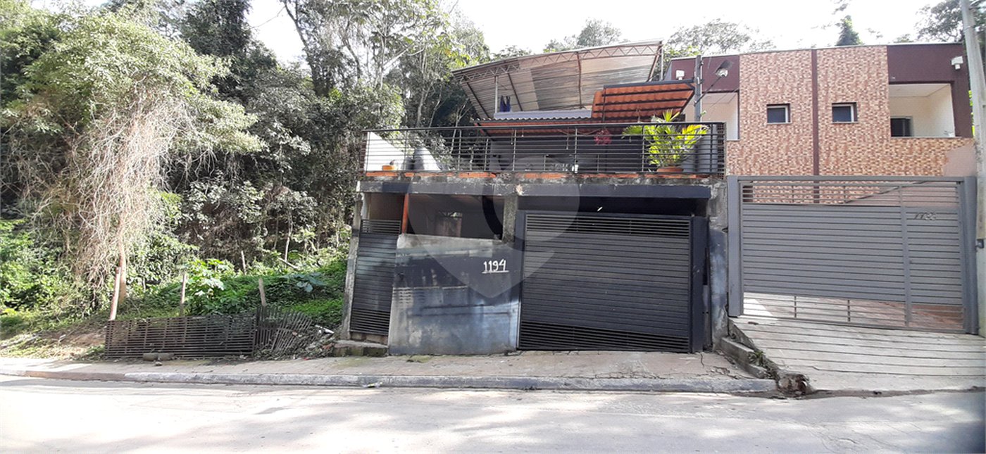 Sobrado à venda com 3 quartos, sendo 1 suíte, em Serra da Cantareira, Mairiporã, SP