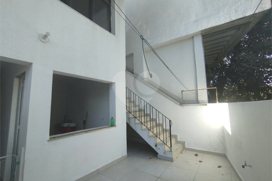 Sobrado à venda com 3 quartos em Vila Irmãos Arnoni, São Paulo, SP