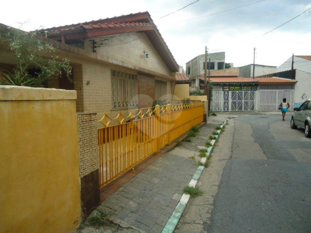 Casa à venda com 4 quartos, sendo 1 suíte,  no condomínio Predio Comercial, São Paulo - SP