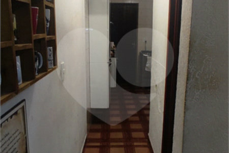 Sobrado à venda com 6 quartos, sendo 1 suíte, em Vila Acoreana, Poá, SP