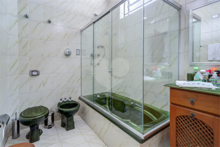 Casa à venda com 3 quartos, sendo 1 suíte, em Alto da Boa Vista, São Paulo, SP