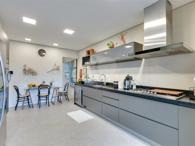 Casa à venda com 3 suítes em Alto da Boa Vista, São Paulo, SP