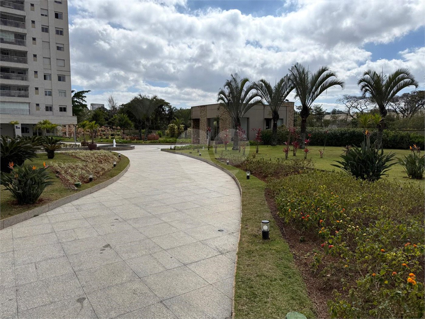 Apartamento à venda com 4 quartos, sendo 3 suítes, em Campo Grande, São Paulo, SP