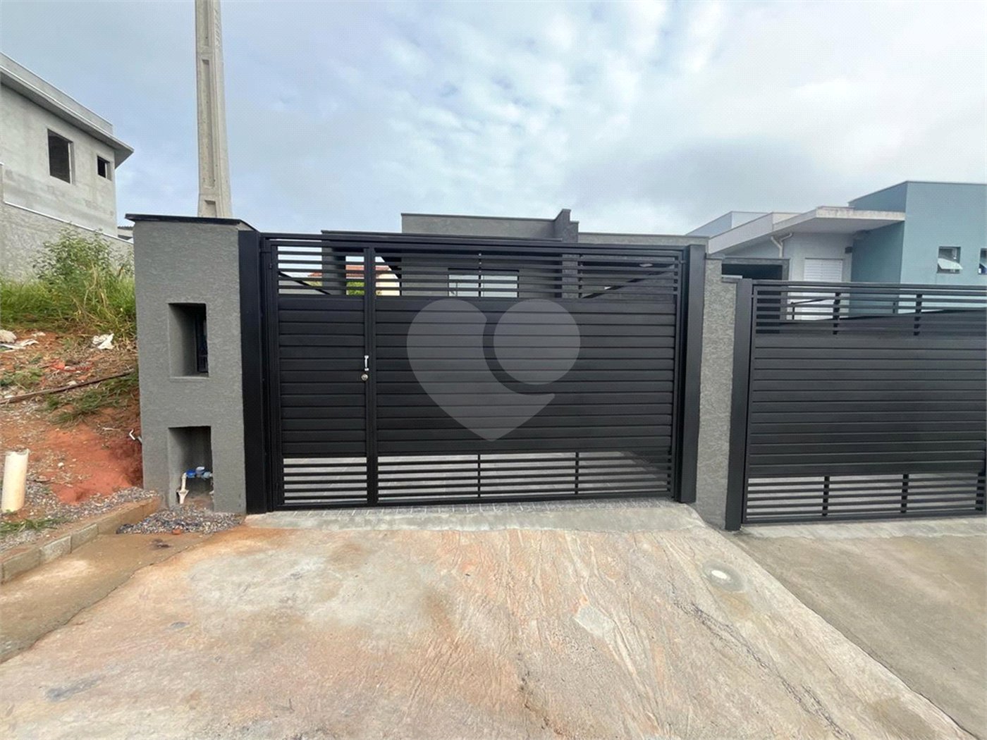 Casa à venda com 2 quartos, sendo 1 suíte,  no Centro, Bom Jesus dos Perdões, SP