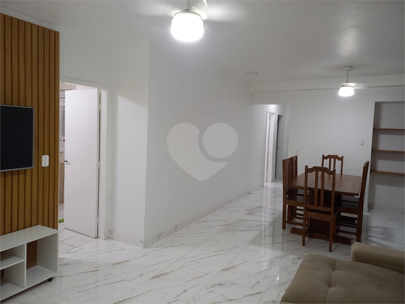 Apartamento à venda com 3 quartos, sendo 1 suíte, em Tortuga, Guarujá, SP
