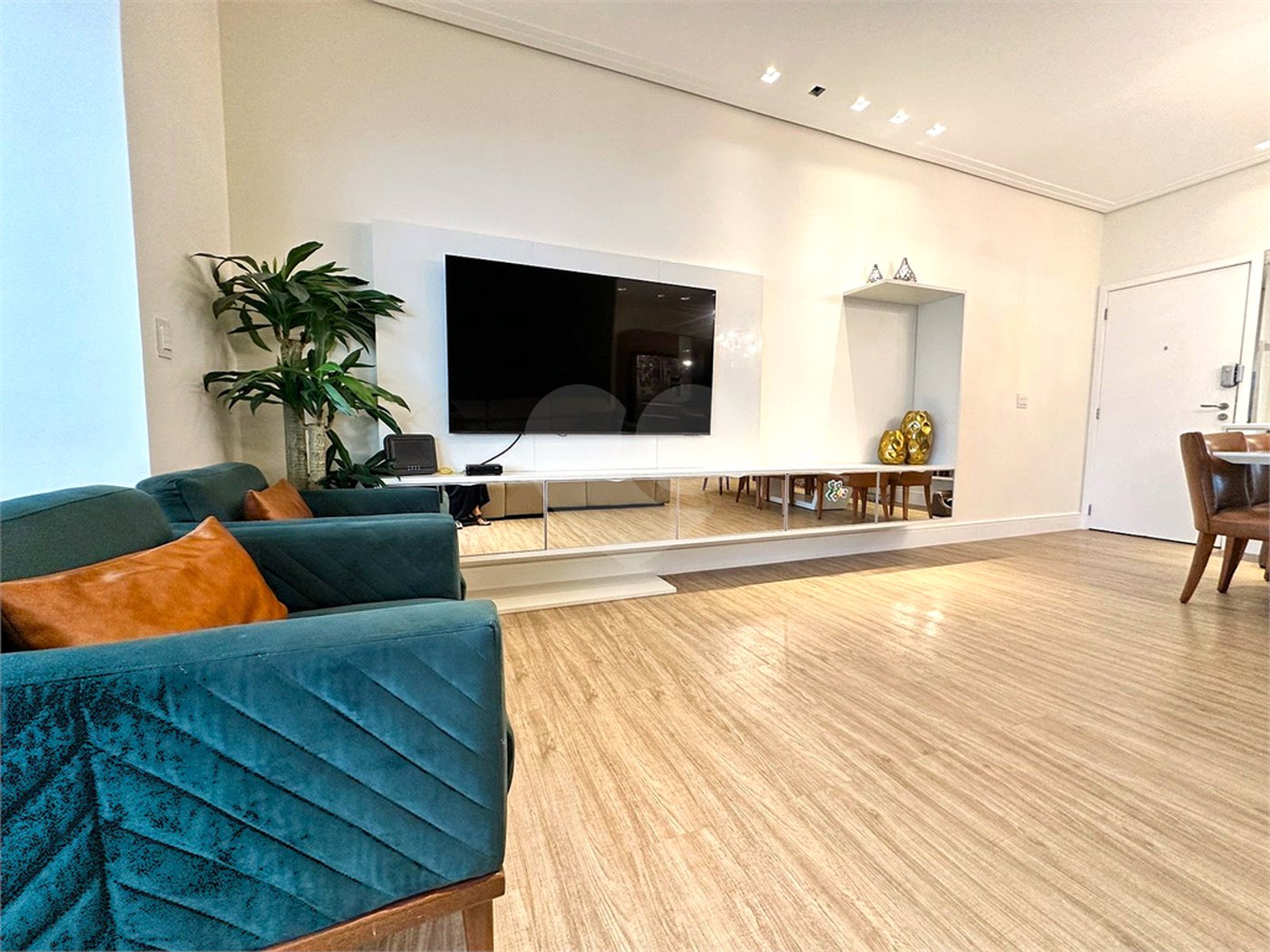 Apartamento à venda com 3 quartos, sendo 2 suítes, em Tremembé, São Paulo, SP