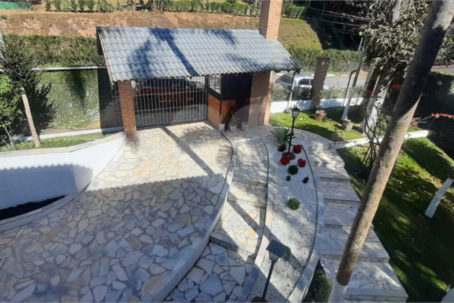 Sobrado à venda com 5 quartos, sendo 3 suítes, em Serra da Cantareira, Mairiporã, SP