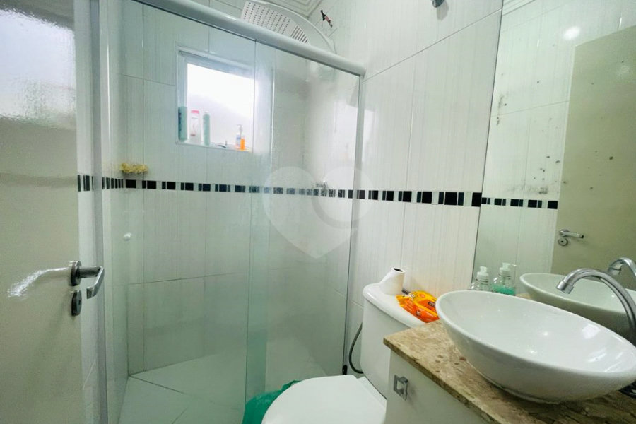 Casa à venda com 3 quartos, sendo 1 suíte,  no condomínio Rafaela I, São Paulo - SP