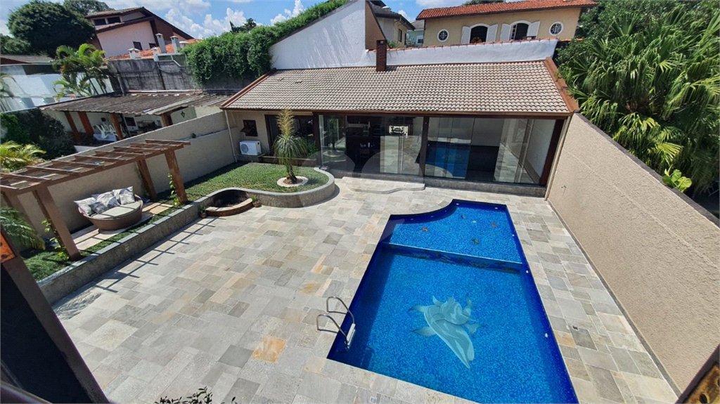 Casa à venda com 4 quartos, sendo 3 suítes, em Interlagos, São Paulo, SP