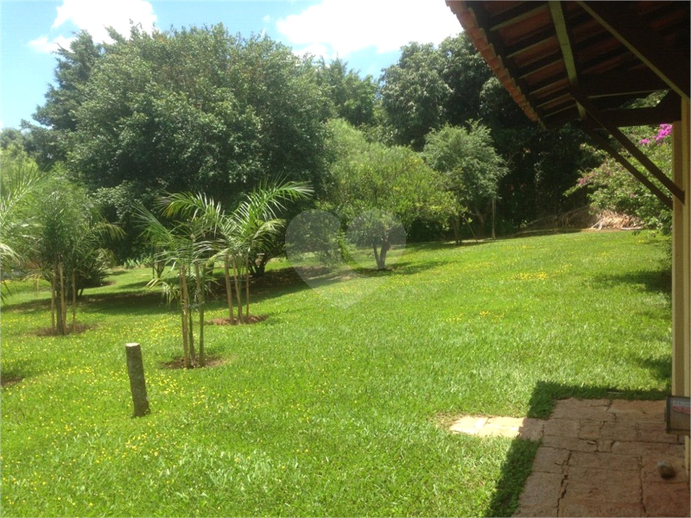 Casa à venda com 5 quartos, sendo 3 suítes, no condomínio Recanto das Flores, Indaiatuba - SP