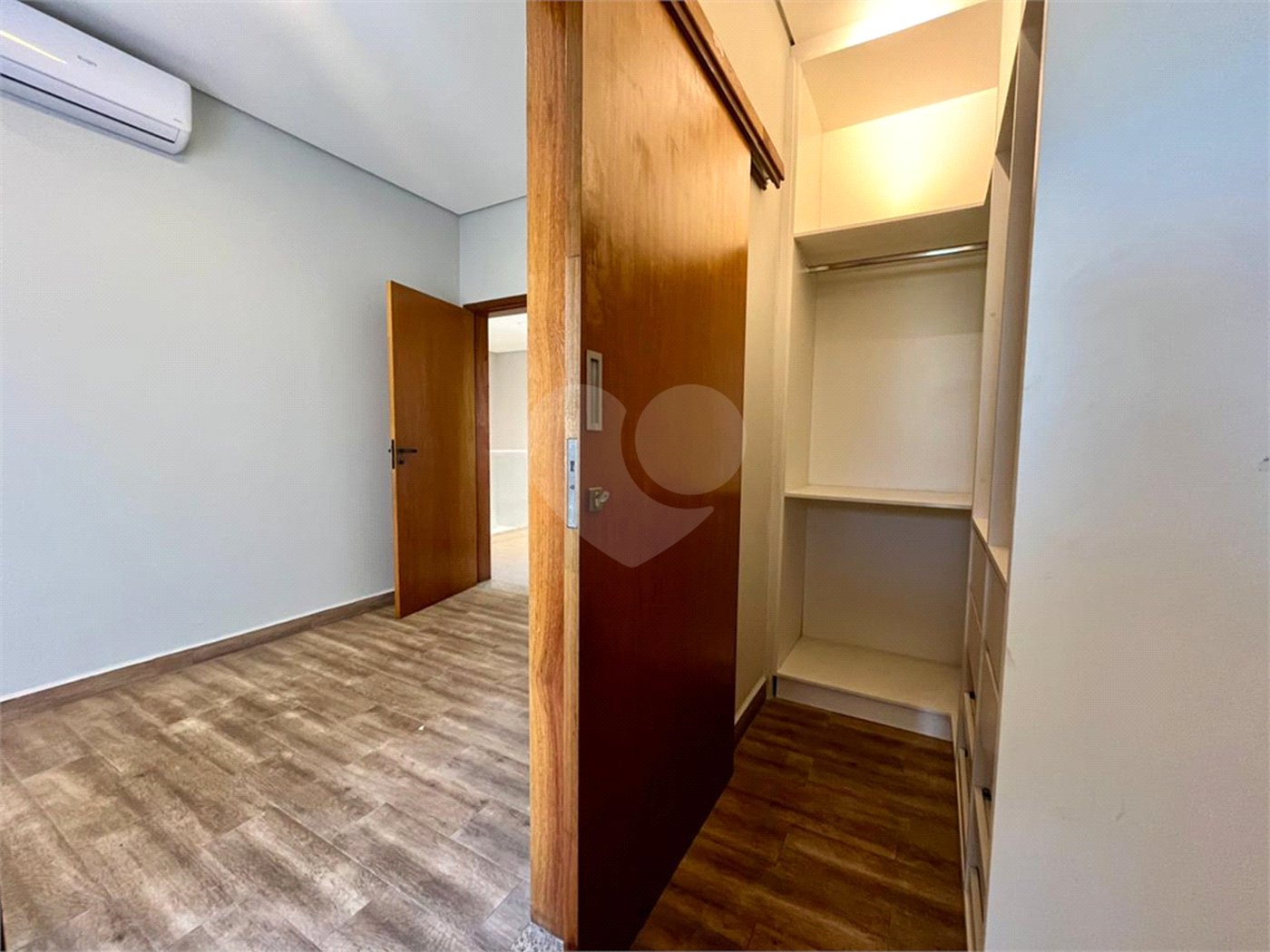 Casa à venda com 3 suítes no condomínio Campos do Conde, Sorocaba - SP