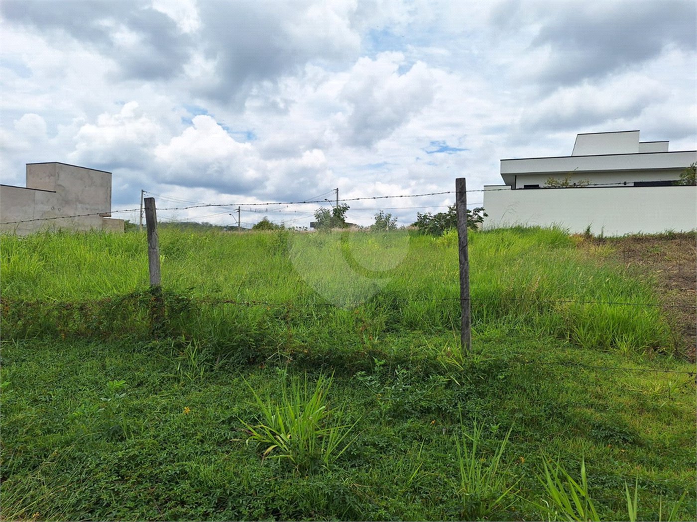 Terreno à venda com 1 suíte em Pinheirinho, Vinhedo, SP