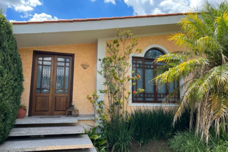 Casa à venda com 2 suítes no condomínio Recanto dos Ipes, Atibaia - SP