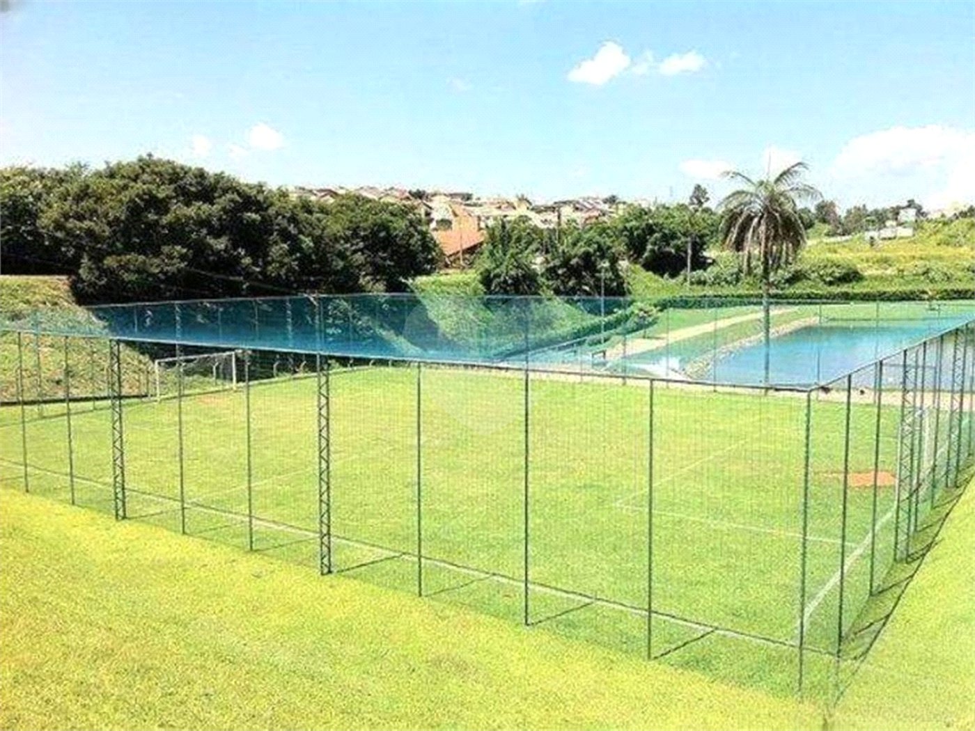 Casa à venda com 3 quartos, sendo 1 suíte, no condomínio Residencial Delle Stelle, Louveira - SP