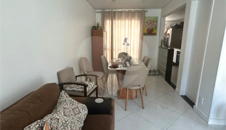 Casa à venda com 3 quartos, sendo 1 suíte, no condomínio Vila das Cores, São Paulo - SP