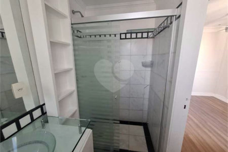 Apartamento para locação com 2 dormitórios, sendo 1 suíte com 02 vagas, totalmente climatizado nos 3 ambientes