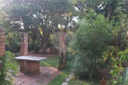 Casa à venda ou para alugar com 4 quartos, sendo 1 suíte, no Centro, Vinhedo, SP