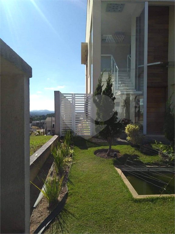Casa à venda com 4 quartos, sendo 3 suítes,  no condomínio Aruã Brisas II, Mogi das Cruzes - SP