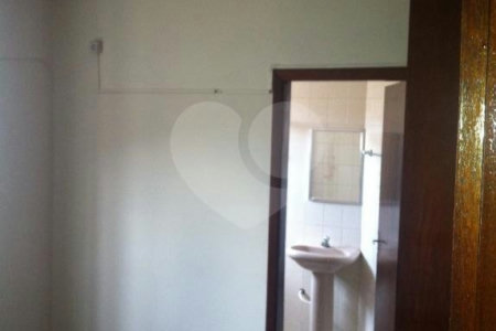 Sobrado à venda com 3 quartos, sendo 1 suíte, em Chora Menino, São Paulo, SP