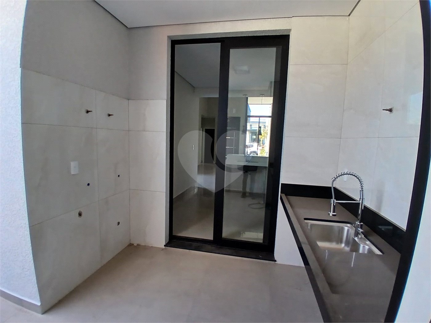 Casa à venda com 3 quartos, sendo 1 suíte, no condomínio Jardim, Sorocaba - SP