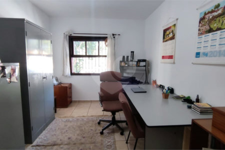 Sobrado à venda com 4 quartos, sendo 2 suítes, em Interlagos, São Paulo, SP