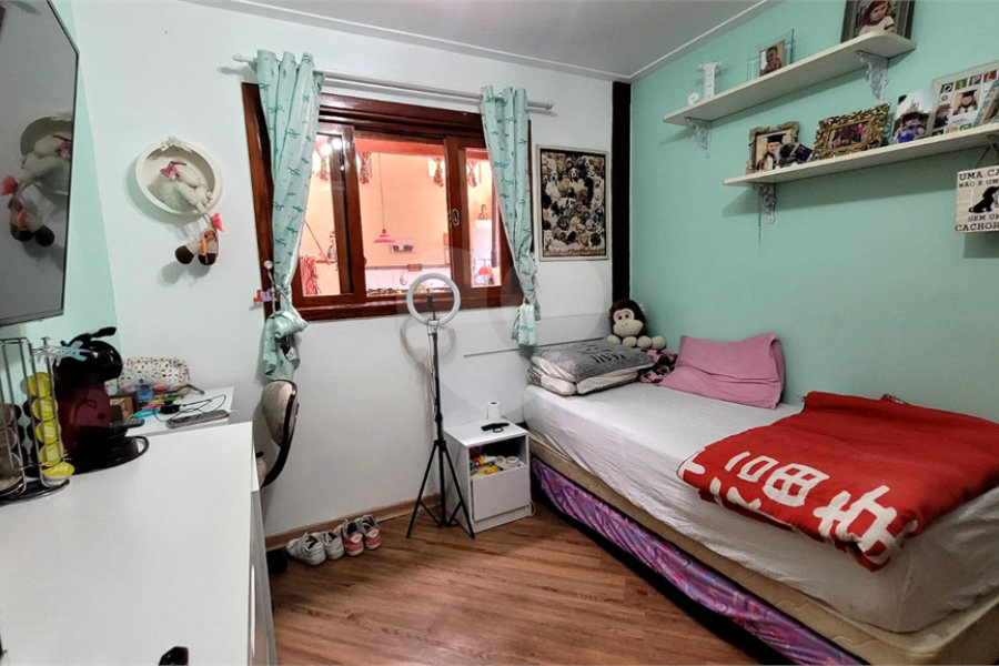 Casa à venda com 3 quartos, sendo 1 suíte, no condomínio Associação Reserva das Hortênsias, Mairiporã - SP