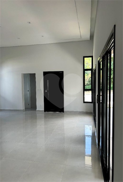 Casa à venda com 3 quartos, sendo 1 suíte, no condomínio Lagos D Icaraí, Salto - SP