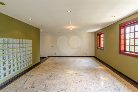 Casa à venda com 4 quartos, sendo 3 suítes,  no condomínio Vila das Flores, São Paulo - SP