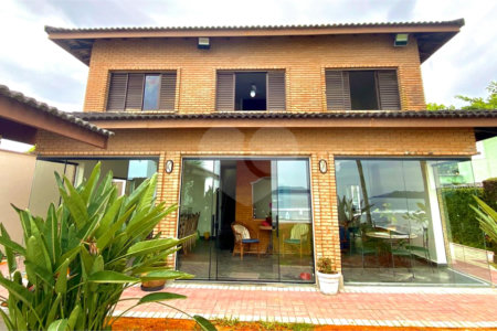 Casa à venda com 6 quartos, sendo 4 suítes,  em Maranduba, Ubatuba, SP