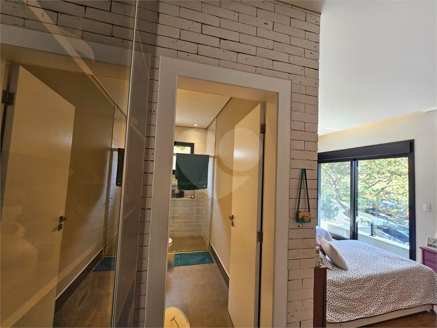 Casa à venda com 4 suítes no condomínio Residencial Itahyê, Santana de Parnaíba - SP