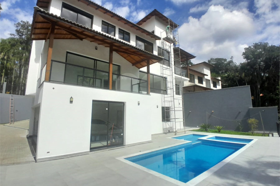 Casa à venda ou para alugar com 3 suítes no condomínio Sausalito, Mairiporã - SP