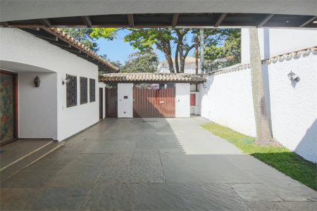 Casa Térrea à venda ou para alugar com 4 quartos, sendo 3 suítes, em Alto da Boa Vista, São Paulo, SP