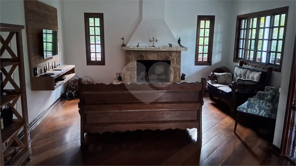 Casa à venda com 3 quartos, sendo 1 suíte,  no condomínio Alpes da Cantareira, Mairiporã - SP