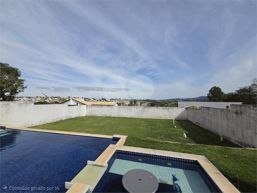 Casa à venda com 4 quartos, sendo 1 suíte, no condomínio Village Ipanema 2, Araçoiaba da Serra - SP