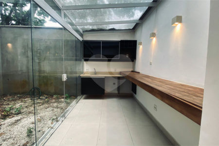Casa à venda com 3 suítes no condomínio Vilas 2, São Paulo - SP