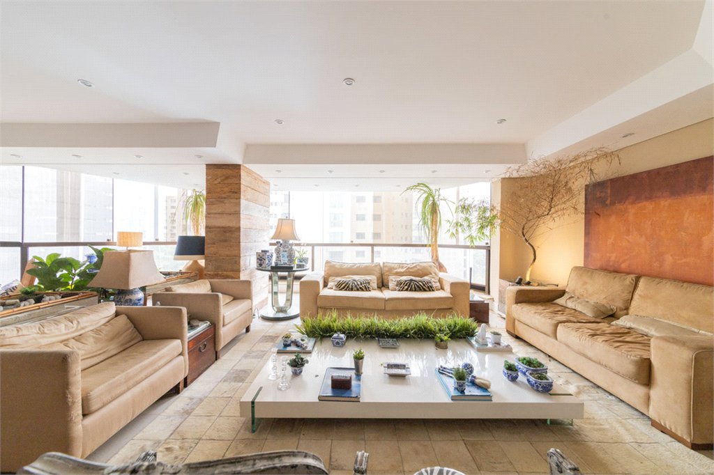 Apartamento à venda com 3 quartos, sendo 2 suítes, em Itaim Bibi, São Paulo, SP